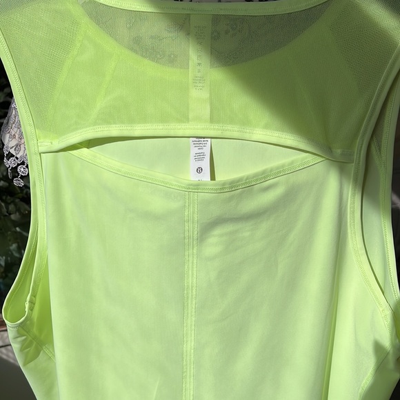 NWOT Lululemon-Athletica Sculp Tank with Vent - Picture 7 of 8